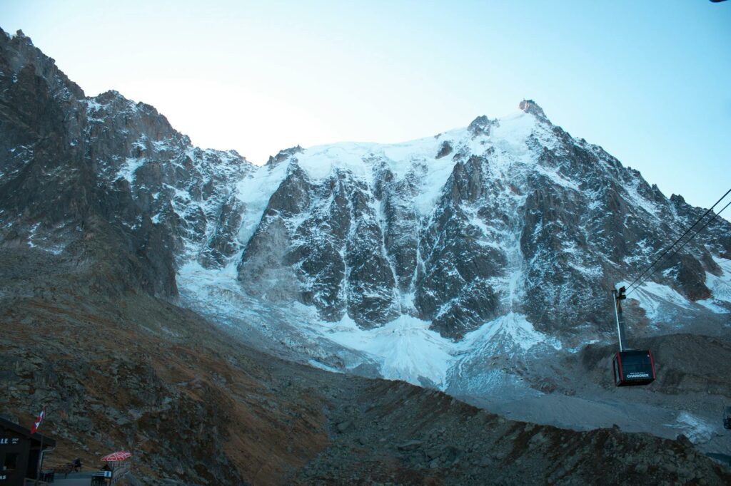 Ascension du Mont Blanc en 2026 : guide voie normale, préparation et équipement