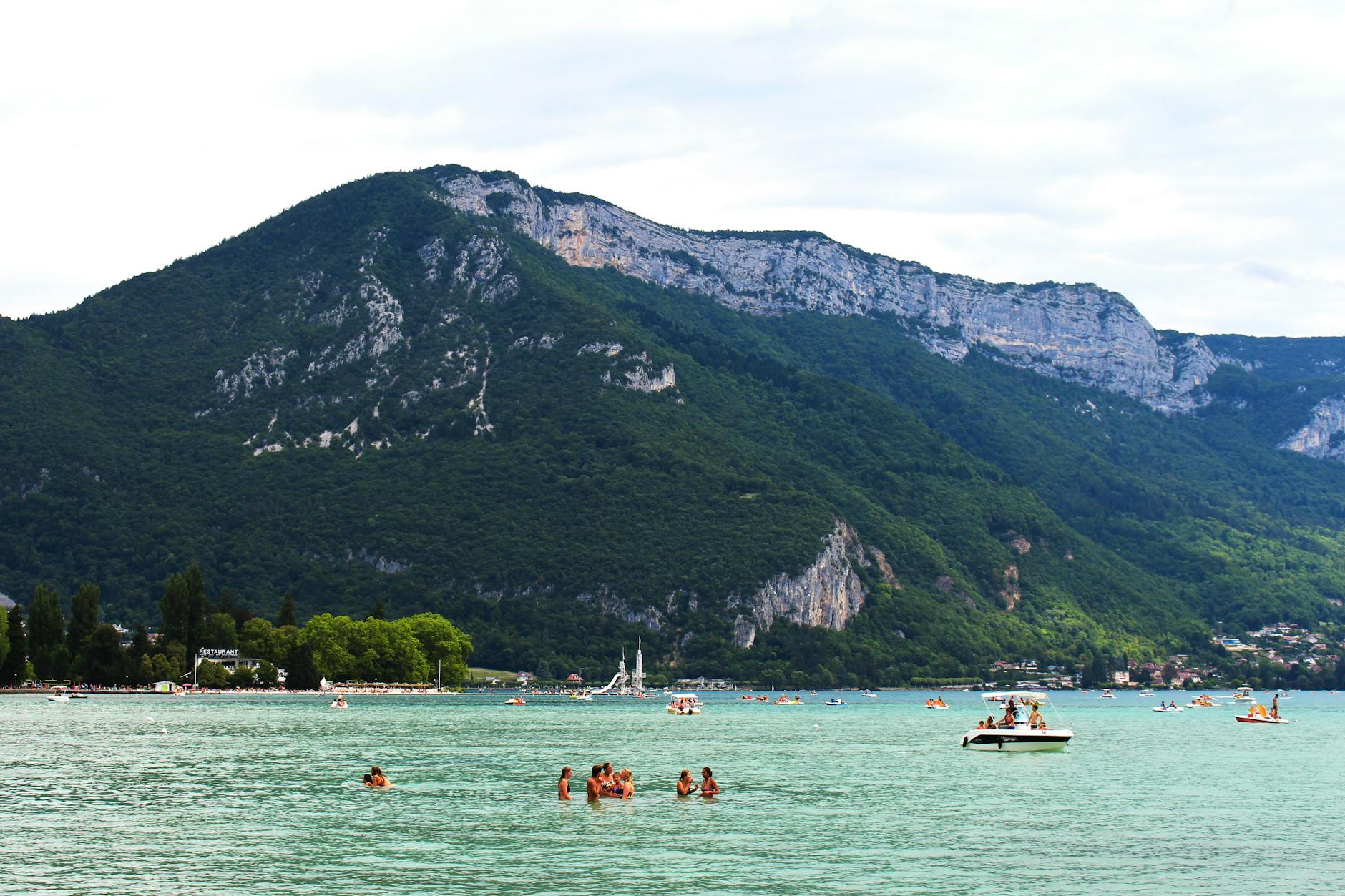 Famille randonnée Alpes lac altitude Savoie enfants montagne