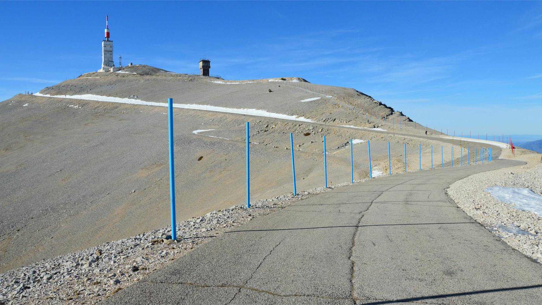 Randonnée Mont Ventoux en 2026 : ascension pédestre, voies et équipement