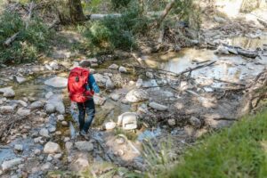 Traverser un torrent à gué : technique